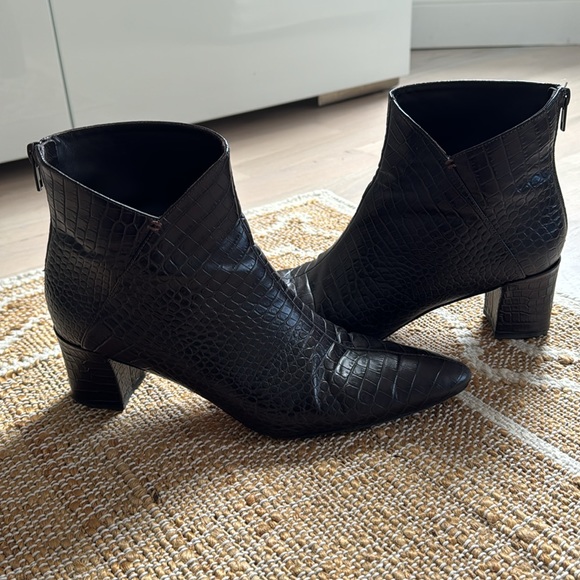 Vince Brown Alligator-Effect Leather Ankle Boots - Picture 2 of 6